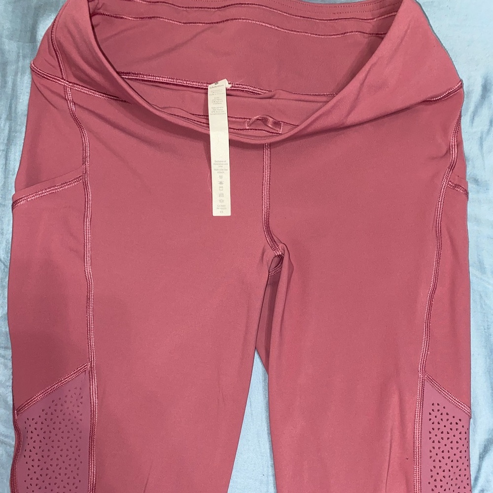 Lululemon Light Pink Crop Leggings with Pockets
